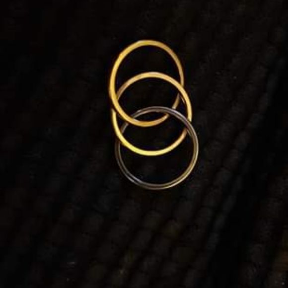 Intertwining ring - Picture 3 of 3